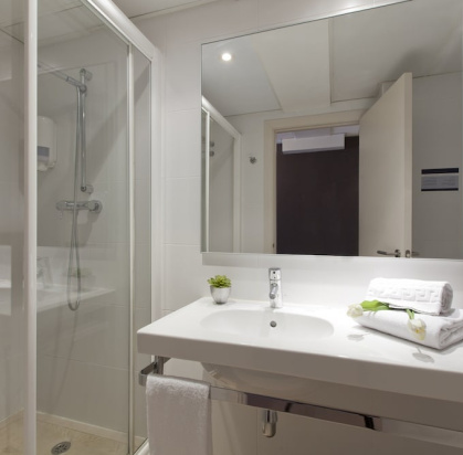 Hotel Sagrada Familia 3*, Séjour Espagne & ses îles, Barcelone et sa région par Ôvoyages Hotel Sagrada Familia 3*, Séjour Espagne & ses îles, Barcelone et sa région par Ôvoyages